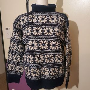 %100 wool hand knitted sweater. #(30r1)